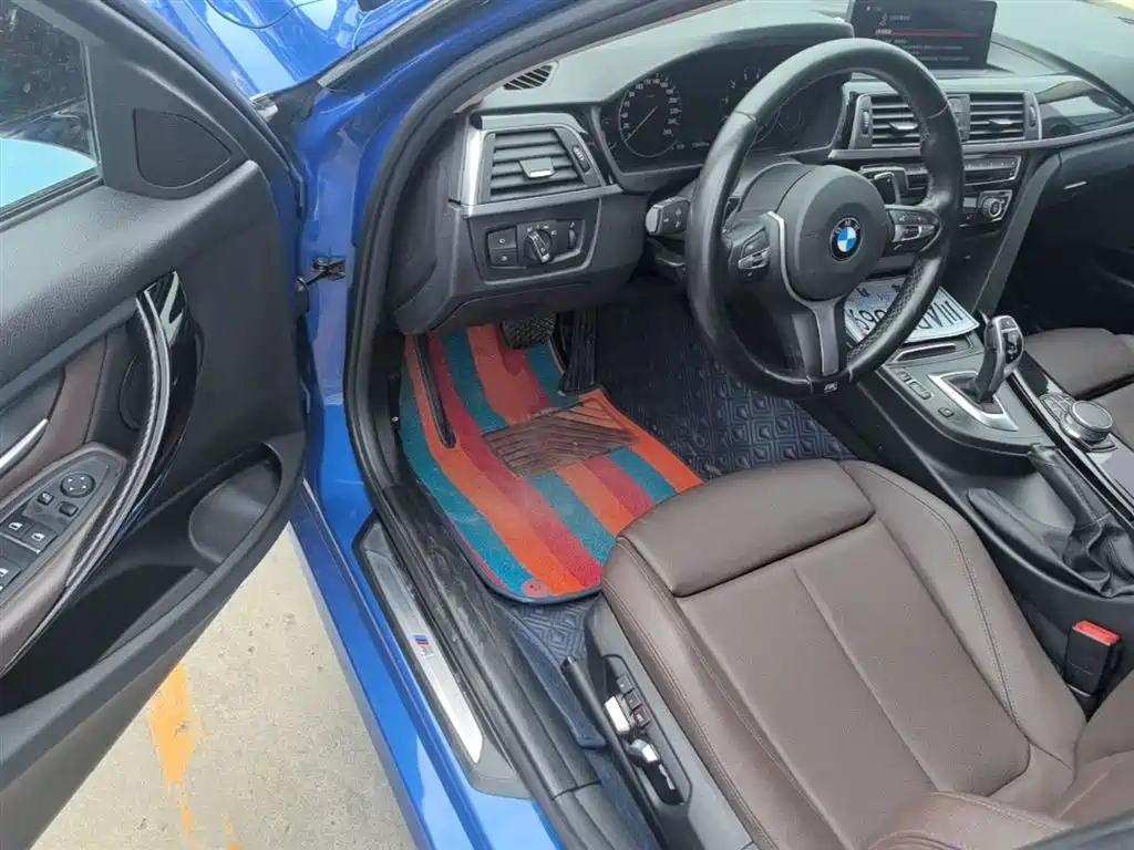 BMW 3 Series 2018 — фото 16