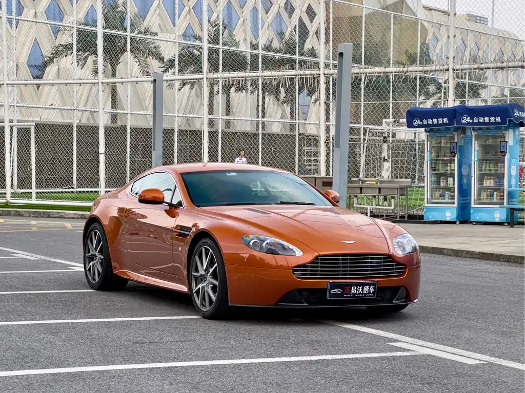 Aston Martin V8 Vantage 2014 — фото 3