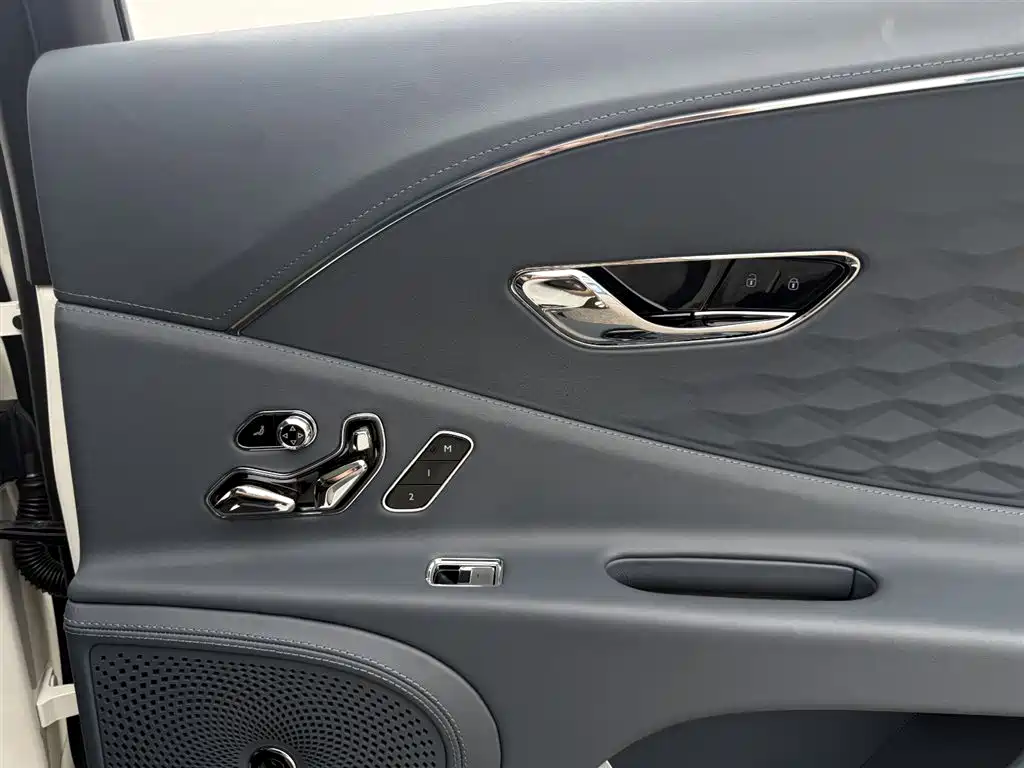 Bentley Flying Spur PHEV 2025 — фото 41