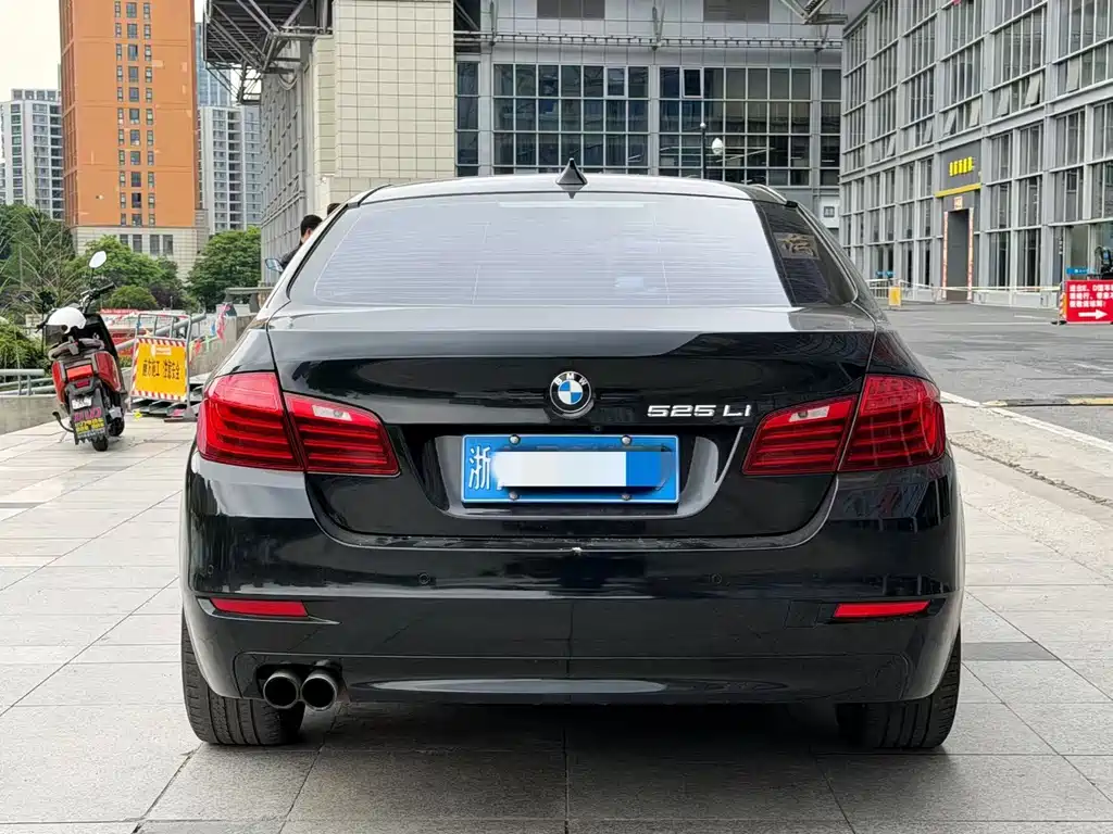 BMW 5 Series 2017 — фото 5
