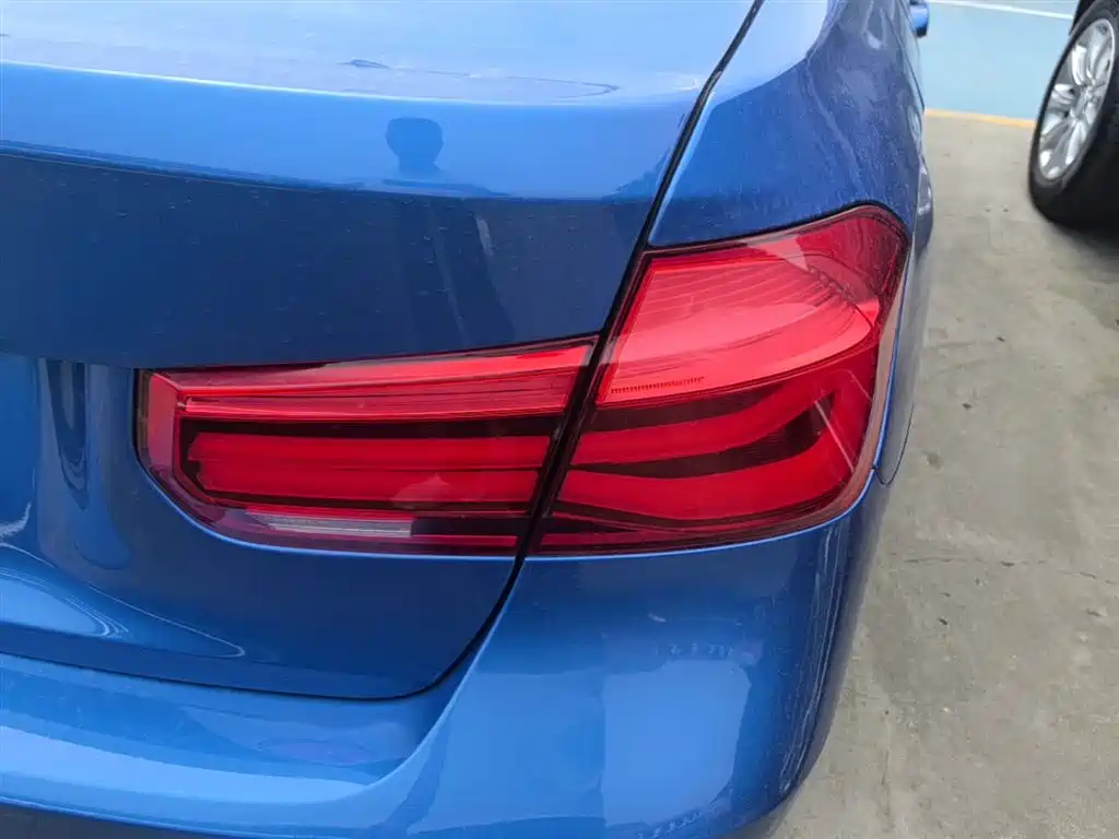 BMW 3 Series 2018 — фото 8