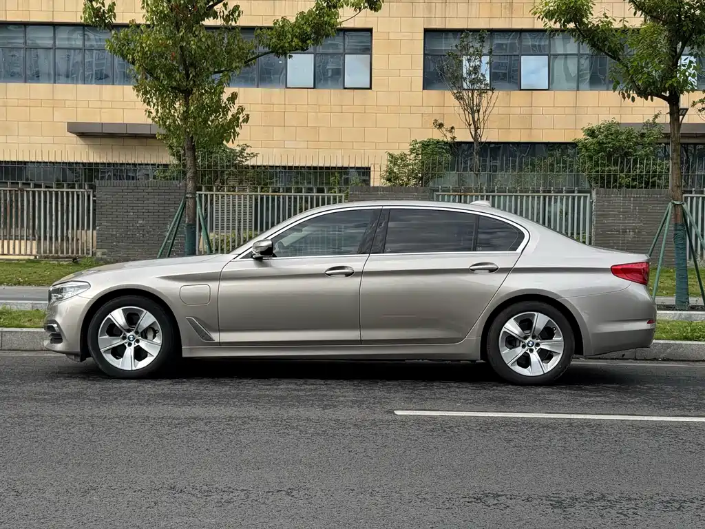 BMW 5 Series New Energy 2020 — фото 14