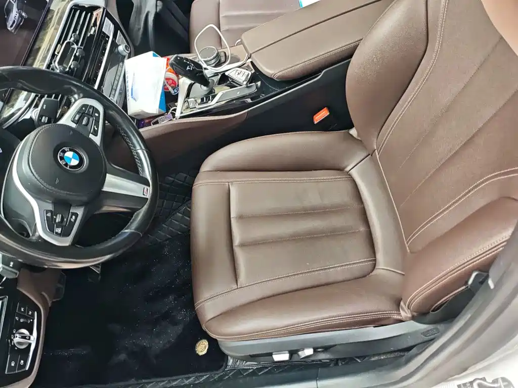 BMW 5 Series 2019 — фото 9
