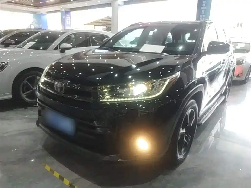 Toyota Highlander 2021 — фото 1