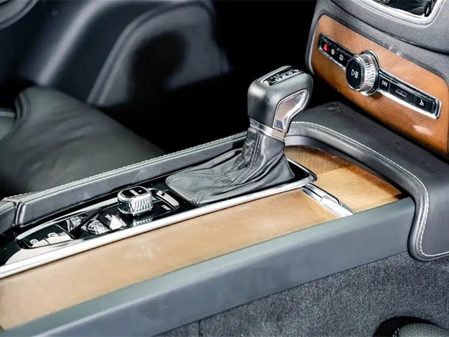 Volvo XC90 2017 — фото 18
