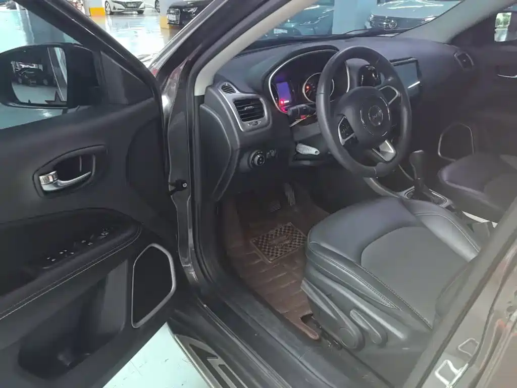 Jeep Compass 2019 — фото 16