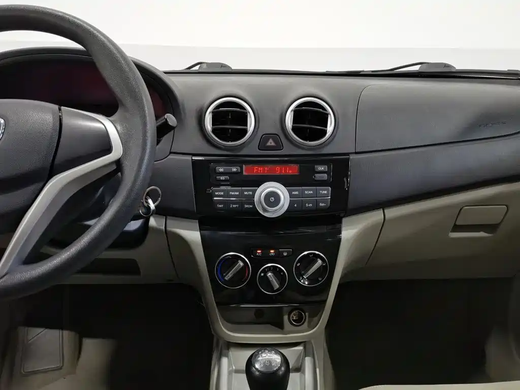Changan Yuexiang V3 2019 — фото 12