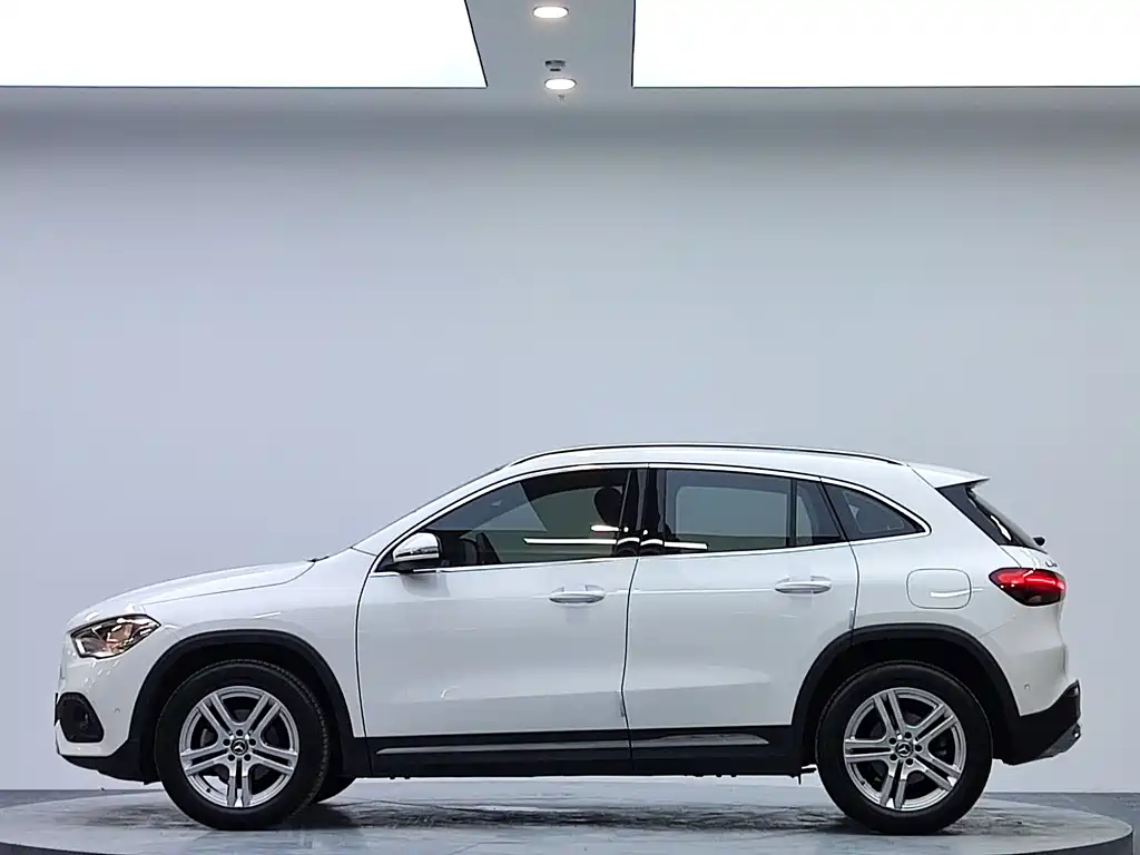 Mercedes-Benz GLA 2021