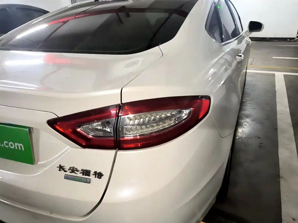 Ford Mondeo 2015 — фото 8