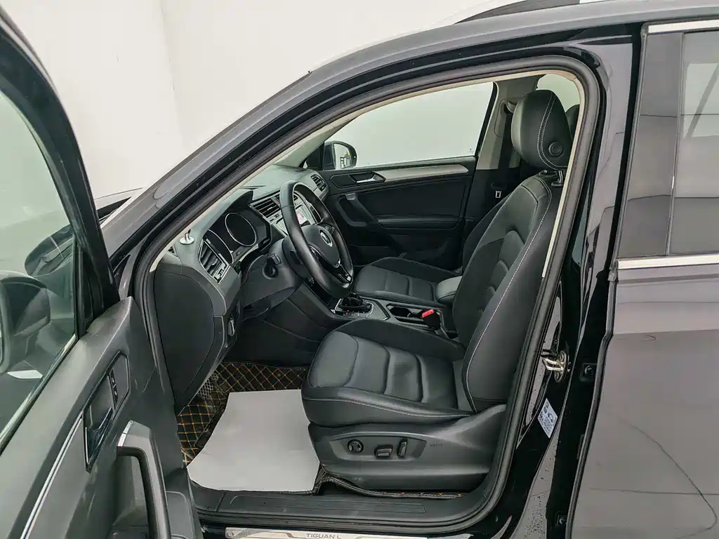 Volkswagen Tiguan L 2021 — фото 10