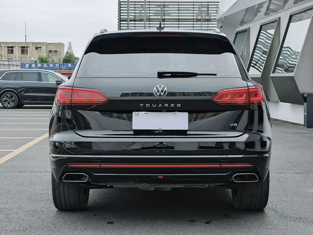 Volkswagen Touareg 2023 — фото 19