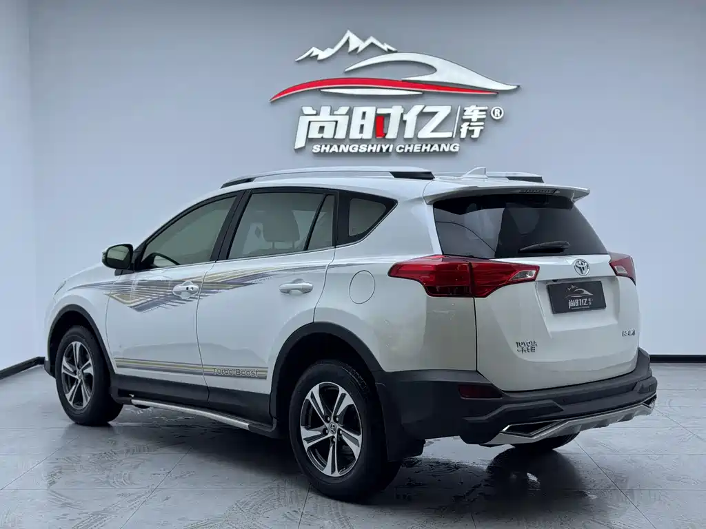 Toyota RAV4 2016 — фото 2