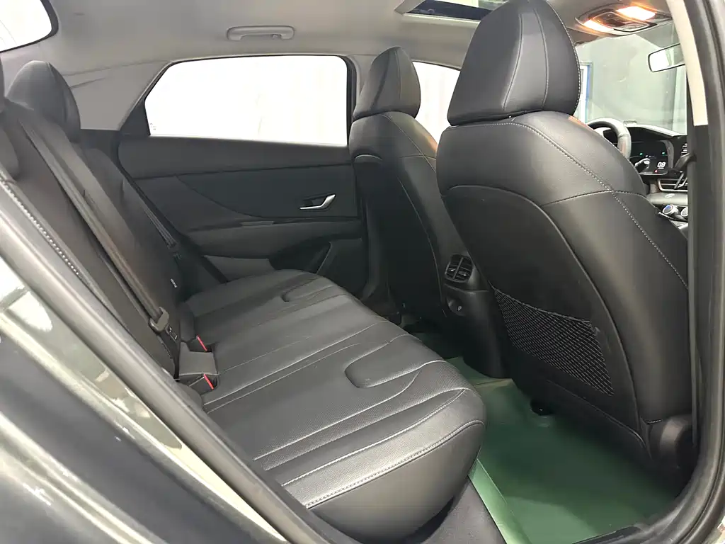 Hyundai Elantra 2023 — фото 10