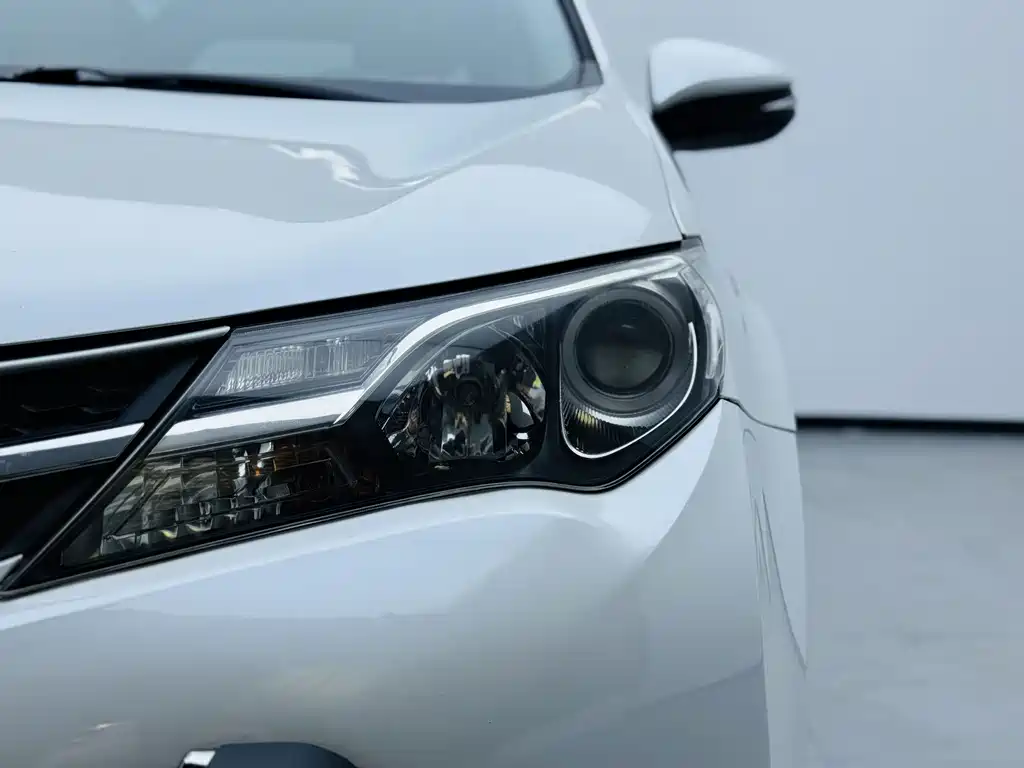 Toyota RAV4 2016 — фото 10
