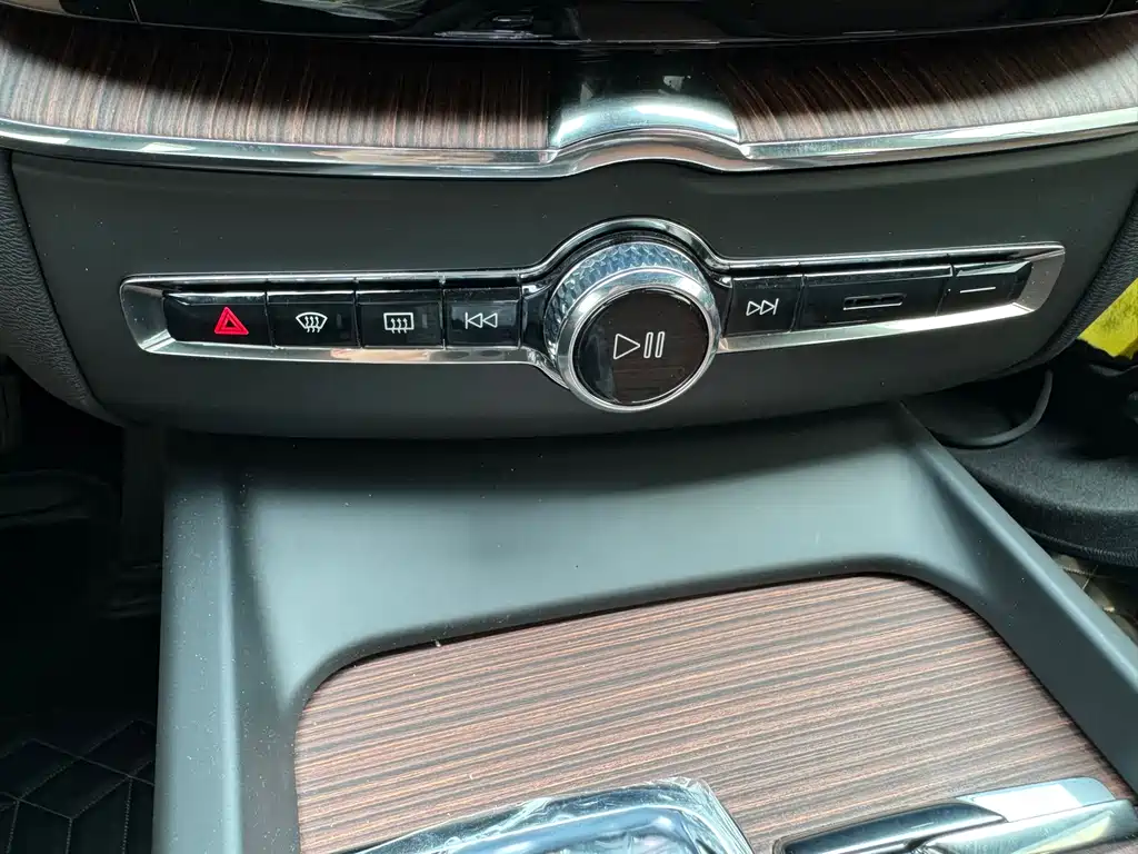 Volvo XC60 2025 — фото 15