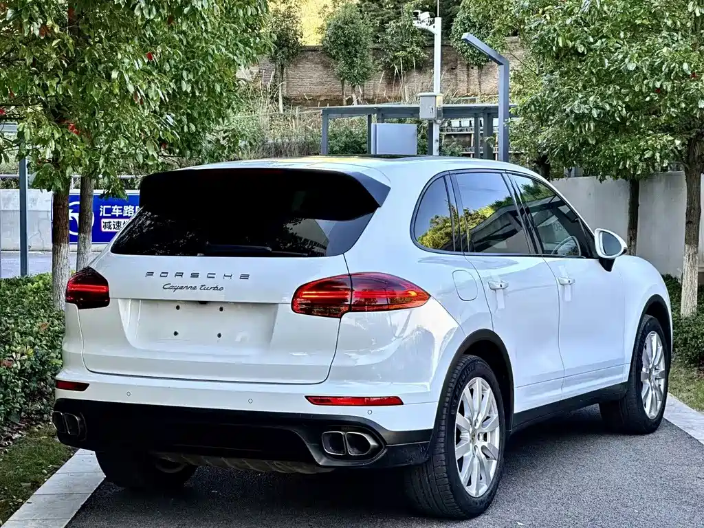 Porsche Cayenne 2015 — фото 4