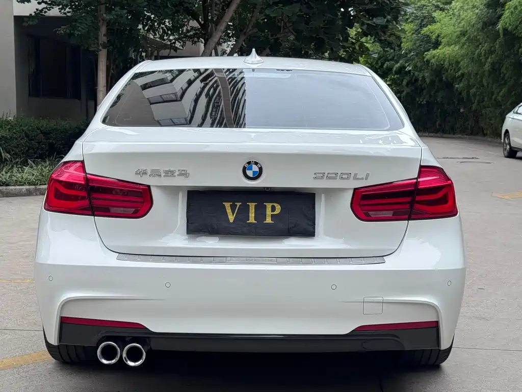 BMW 3 Series 2018 — фото 12