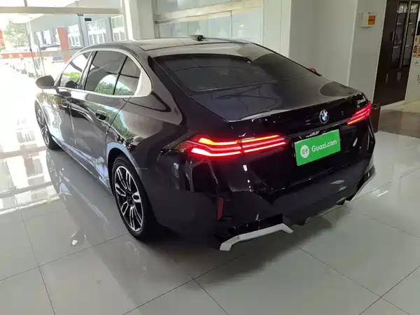 BMW 5 Series 2025