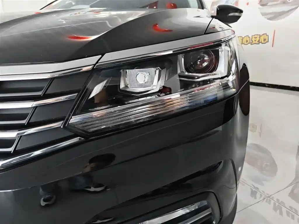 Volkswagen Passat 2018 — фото 24