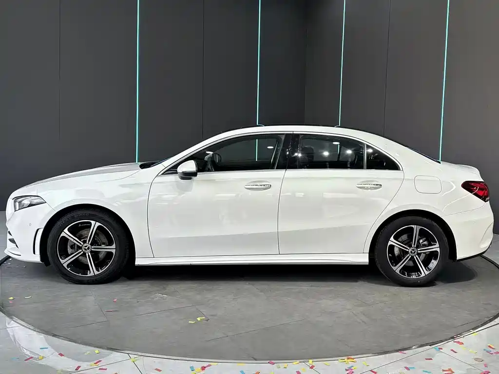 Mercedes-Benz A-Class 2022 — фото 5