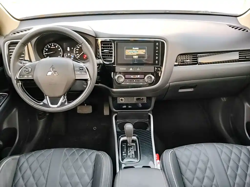 Mitsubishi Outlander 2021 — фото 10