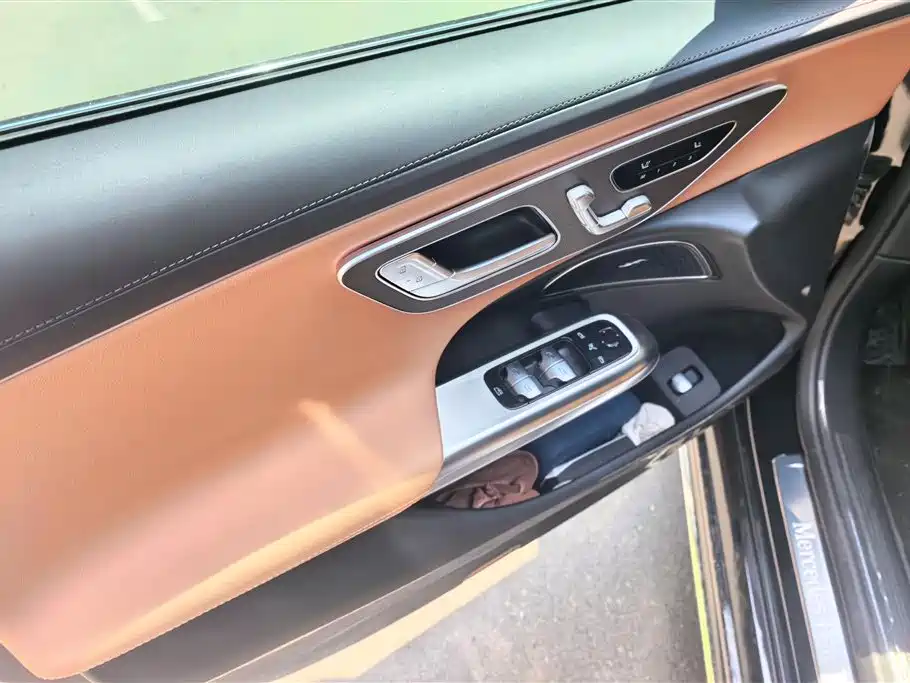 Mercedes-Benz E-Class 2025