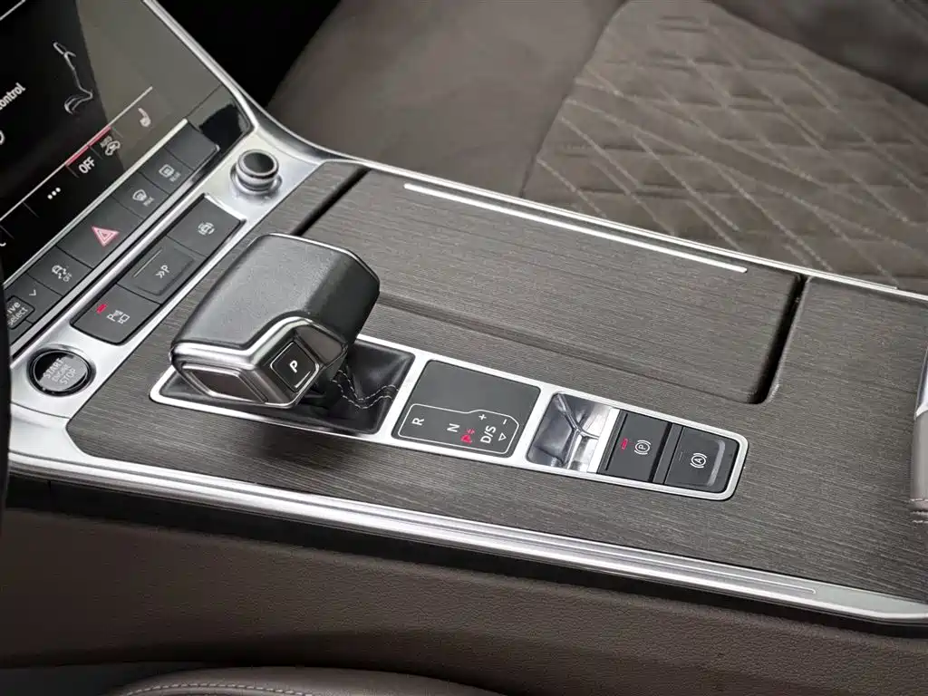 Audi A7L 2024 — фото 9