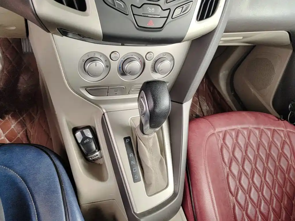 Ford Focus 2015 — фото 21