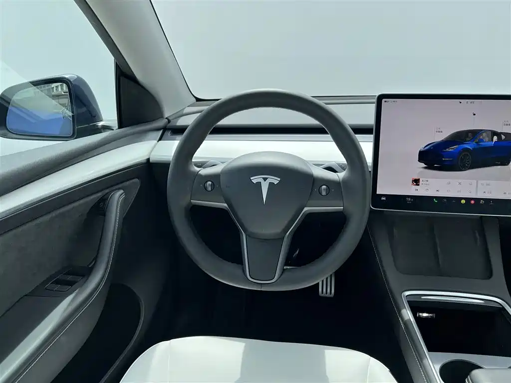 Tesla Model Y 2023 — фото 9