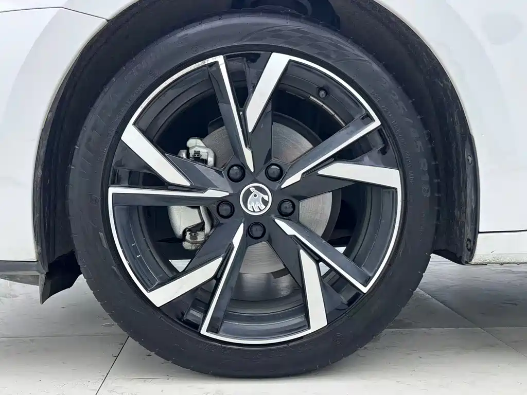 Skoda Octavia 2024 — фото 8