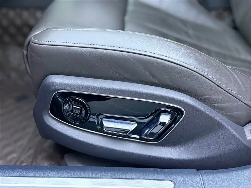 Audi A8 2018 — фото 10