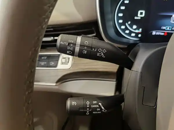 Roewe iMAX8 2023