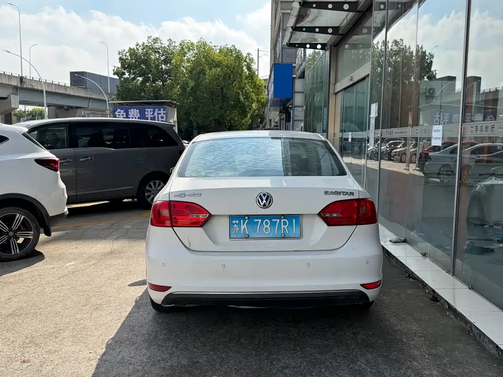 Volkswagen Sagitar 2013