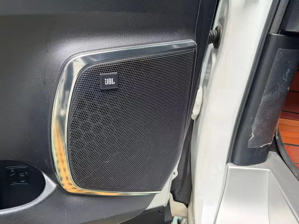 Toyota Alphard 2020 — фото 17