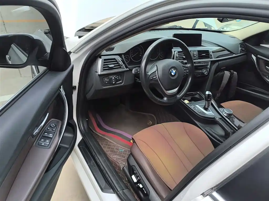 BMW 3 Series 2019 — фото 16