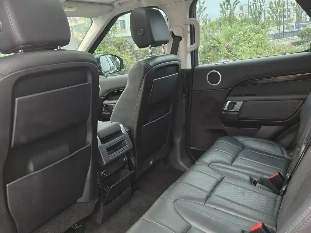 Land Rover Discovery 2017 — фото 10