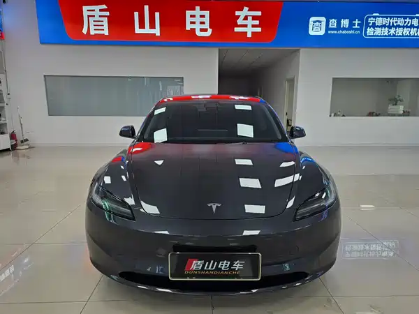 Tesla Model 3 2024