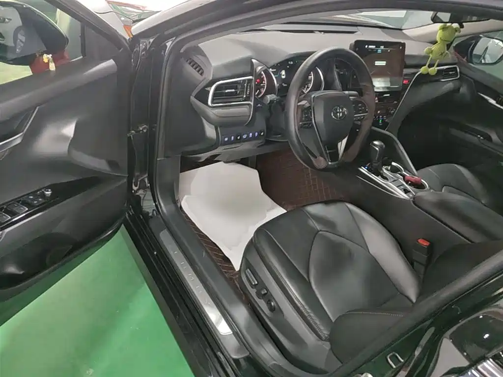 Toyota Camry 2022 — фото 16