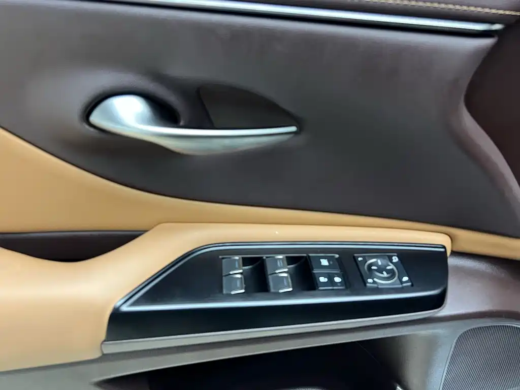 Lexus ES 2021 — фото 18