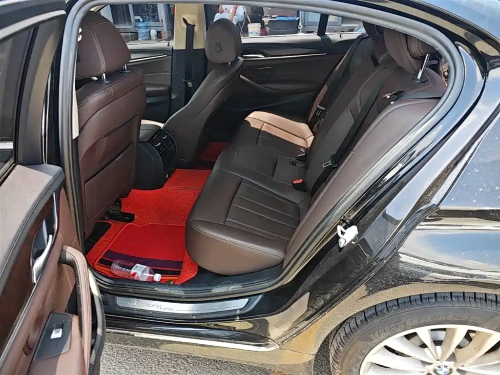BMW 5 Series 2019 — фото 17