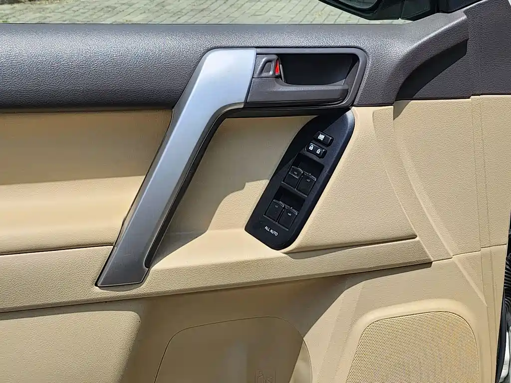 Toyota Prado 2017 — фото 10