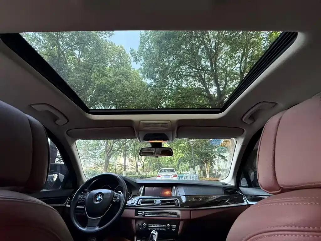 BMW 5 Series 2015 — фото 28