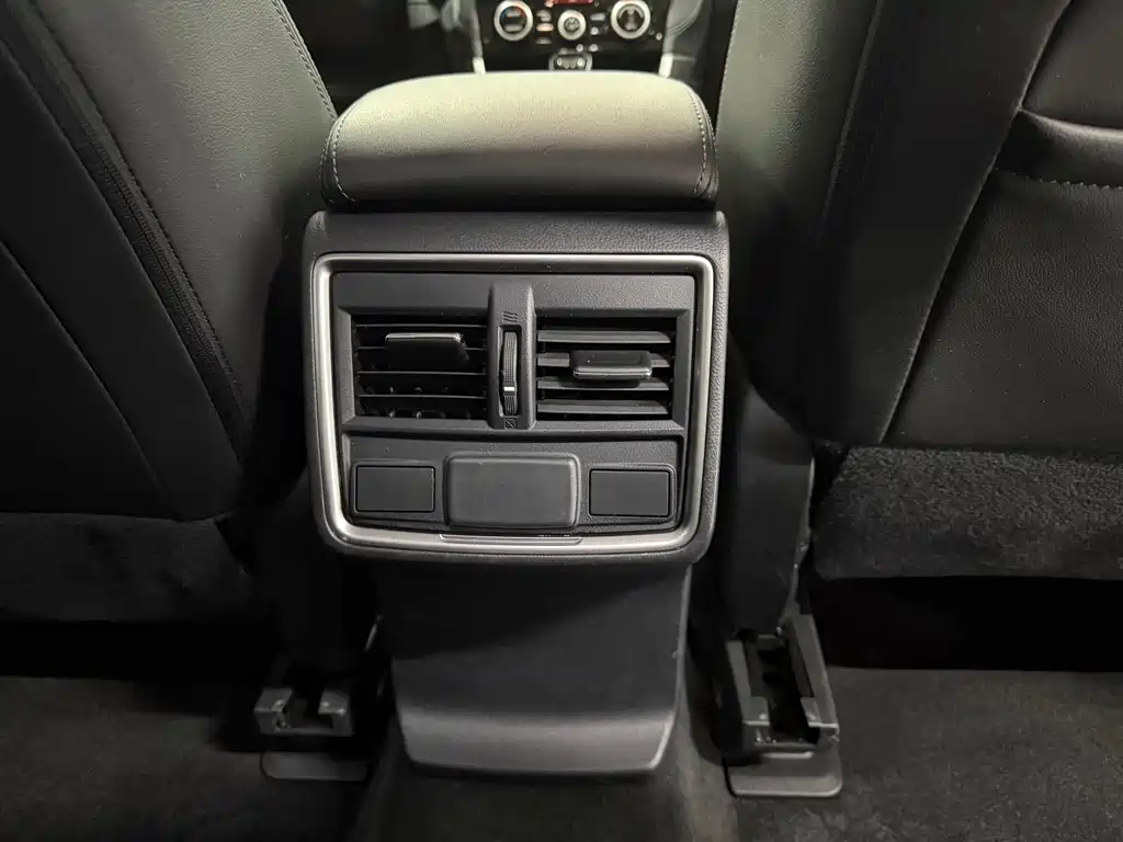 Subaru Forester 2022 — фото 12