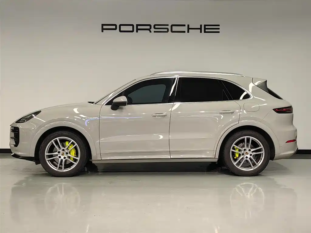 Porsche Cayenne Hybrid 2021 — фото 13
