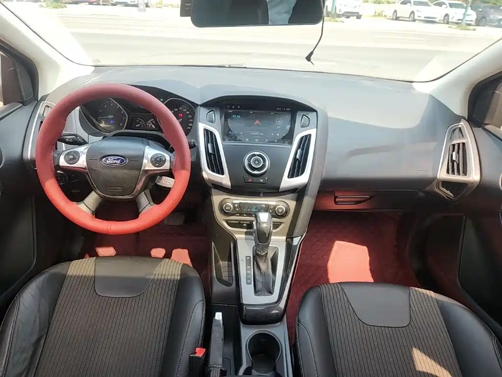 Ford Focus 2014 — фото 10