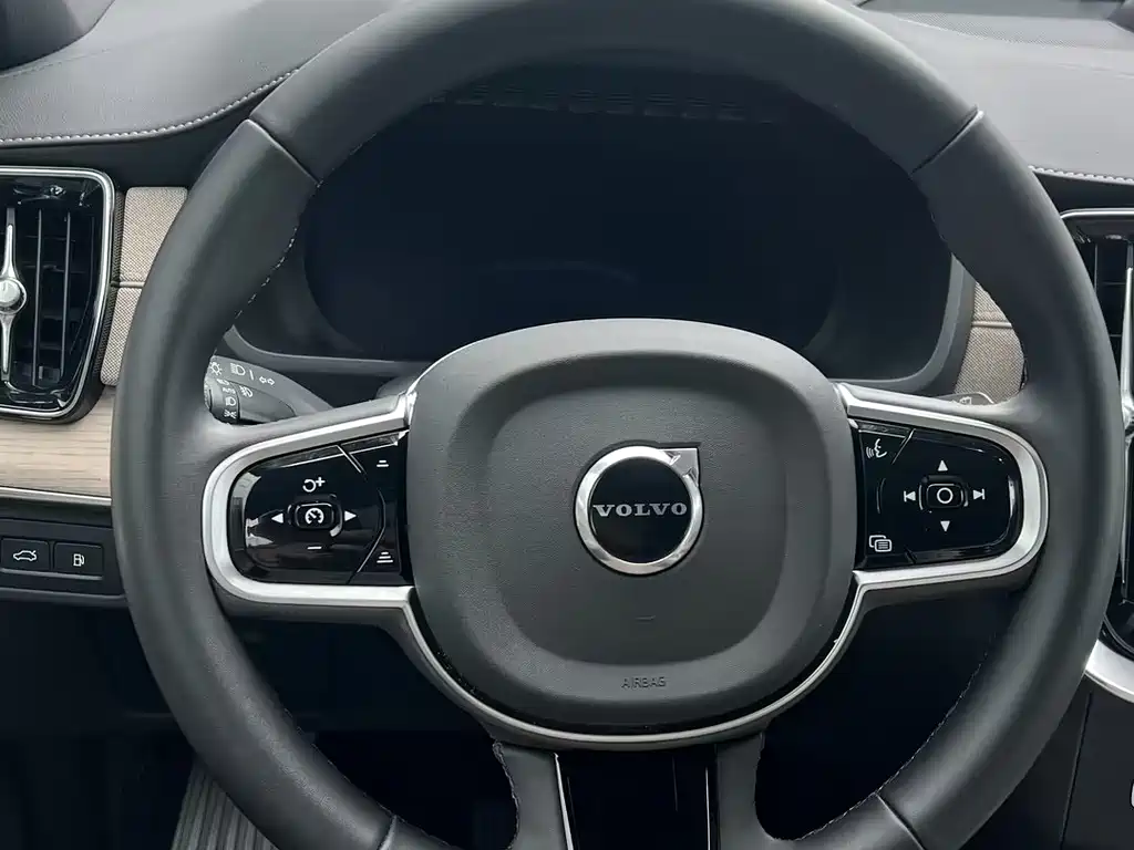 Volvo XC90 PHEV 2025 — фото 9