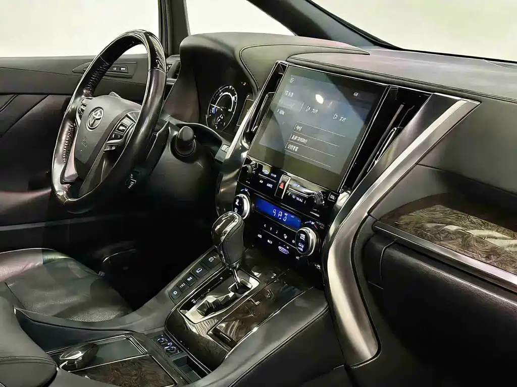 Toyota Alphard 2023 — фото 15