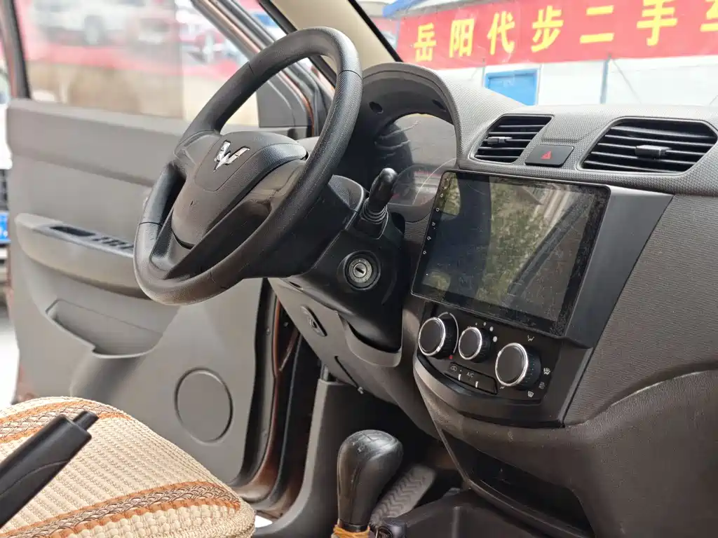 Wuling Hongguang 2018 — фото 12