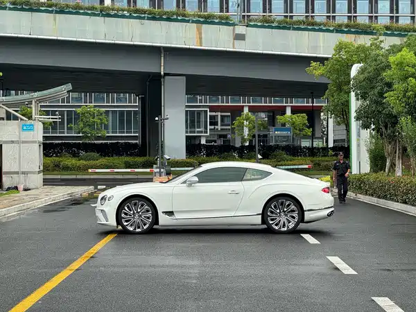 Bentley Continental 2021