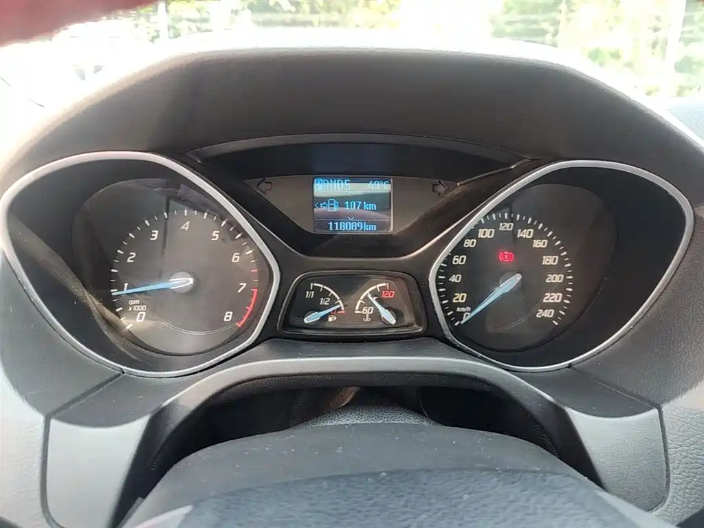 Ford Focus 2014 — фото 12